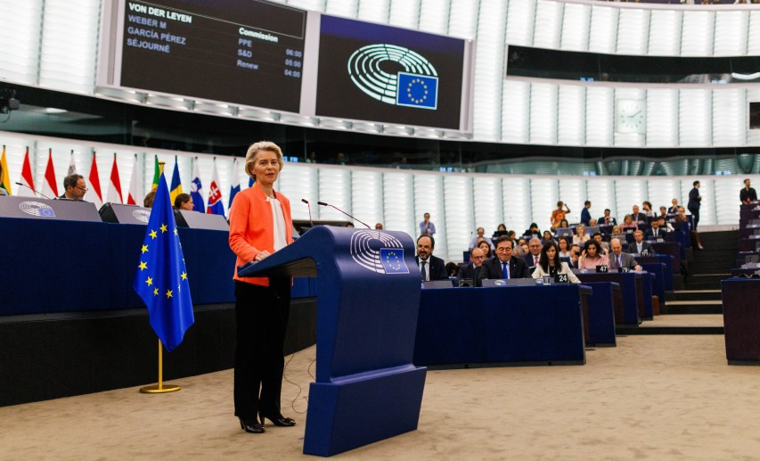 EU-Kommissionspräsidentin Ursula von der Leyen bei ihrer Rede zur Lage der Europäischen Union: Kein Ende der Bürokratie-Obsession in Sicht. © picture alliance/dpa