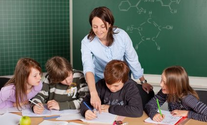 Der Fonds der Chemischen Industrie (FCI) wird im kommenden Jahr rund 12 Millionen Euro für Nachwuchswissenschaftler, Lehrer und Schüler bereitstellen. - Foto: © contrastwerkstatt - Fotolia.com