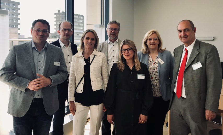 v.l.: MEP Tiemo Wölken, Dr. Florian Schmidt, Sula Lockl, Gregor Disson, Julia Rumsch, Sabine Kossebau, Dr. Claus-Peter Appel / Foto: © VCI Hessen 