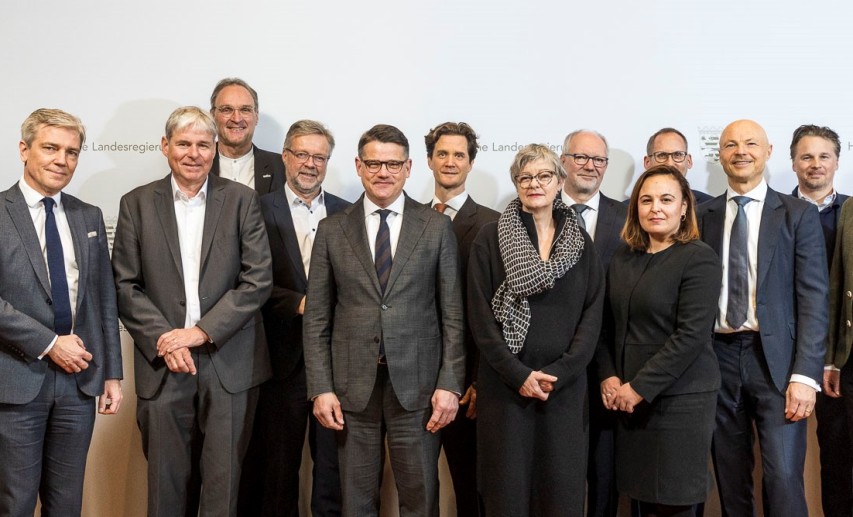 Unter der Schirmherrschaft von Ministerpräsident Boris Rhein (CDU) trafen sich VertreterInnen des IGH-Lenkungskreises. © Initiative Gesundheitsindustrie Hessen