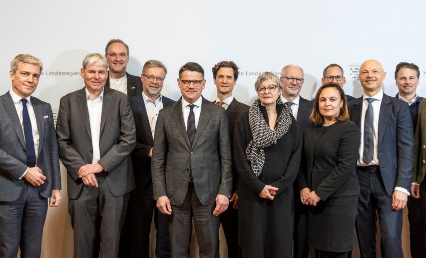 Unter der Schirmherrschaft von Ministerpräsident Boris Rhein (CDU) trafen sich VertreterInnen des IGH-Lenkungskreises. © Initiative Gesundheitsindustrie Hessen Unter der Schirmherrschaft von Ministerpräsident Boris Rhein (CDU) trafen sich VertreterInnen des IGH-Lenkungskreises. © Initiative Gesundheitsindustrie Hessen