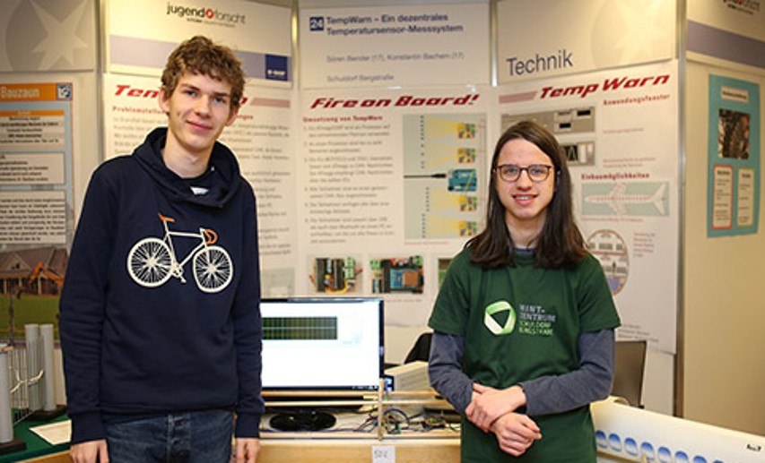 Sören Bender und Konstantin Bachem sind mit ihrem Projekt ,, TempWarn-Dezentrales Temperatursensor-Messystem“, die Gewinner im Fachgebiet Technik. Beide besuchen das Schuldorf Bergstraße in Seeheim-Jugenheim. 