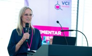 Sula Lockl, Geschäftsführerin des VCI Hessen, stellt Schwerpunkte des Verbandes vor.
