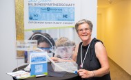 Gemeinsam mit Arbeitgeberverband HessenChemie und two4science feiert der VCI Hessen in diesem Jahr 20 Jahre Bildungspartnerschaft. Marion Wagener, two4science. 