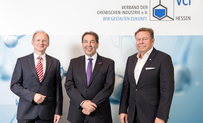 v.l.n.r. Dr. Helmut Prestel, Geschäftsführer der BASF Lampertheim GmbH, Walter Galinat, Merck KGaA, Oliver Kinkel, Clariant Verwaltungs GmbH