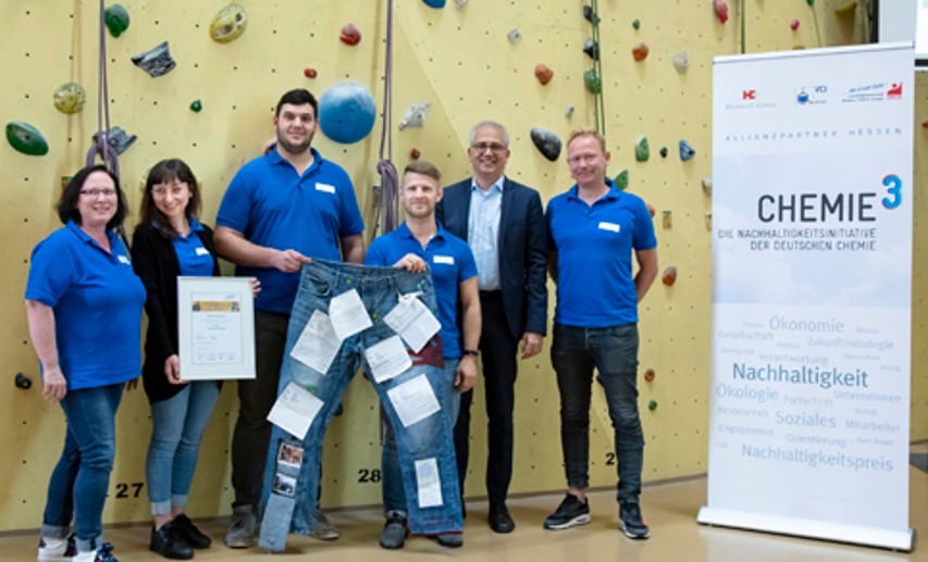 Das Gewinnerteam des Mittelständlers SANNER aus Bensheim mit Wirtschaftsminister Al-Wazir - Foto: 