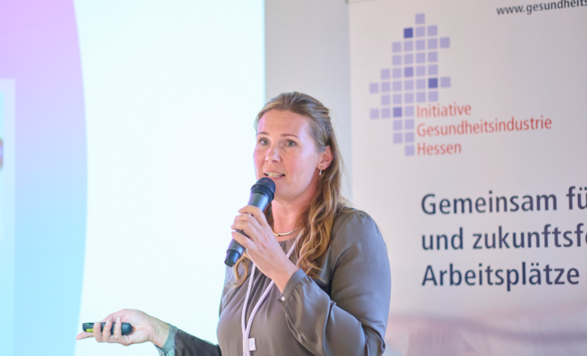 Katja Teppe (HR-Managerin bei Eisai) mit ihrem Vortrag „Ein Spagat: Zwischen Ansprüchen Arbeitnehmender und Arbeitgeberleistungen“.