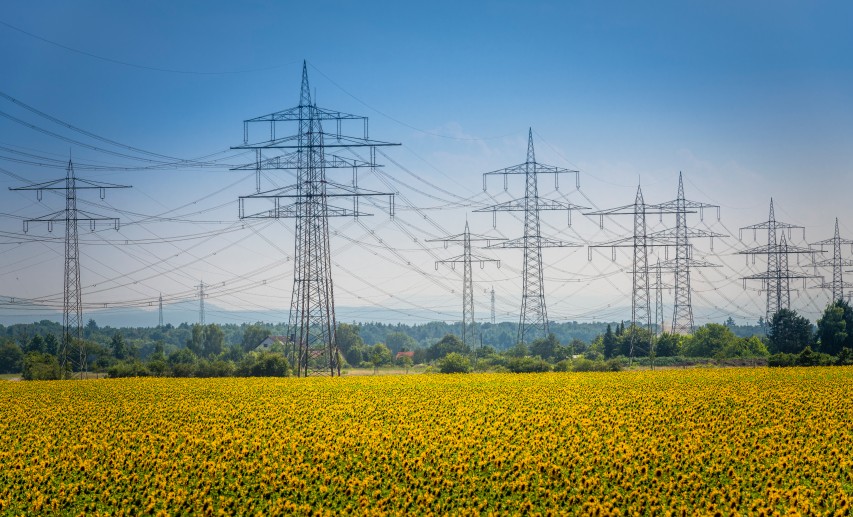 Entlastungen sind an verschiedenen Stellen notwendig, etwa durch niedrigere Strom- und Energiesteuern für energieintensive Unternehmen. &copy; no_limit_pictures/iStock.com