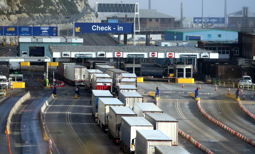 Das große Chaos am Hafen von Dover ist nach dem Jahreswechsel ausgeblieben. Die Brexit-Folgen werden sich aber erst mit der Zeit zeigen. - Bild: © picture alliance / empics