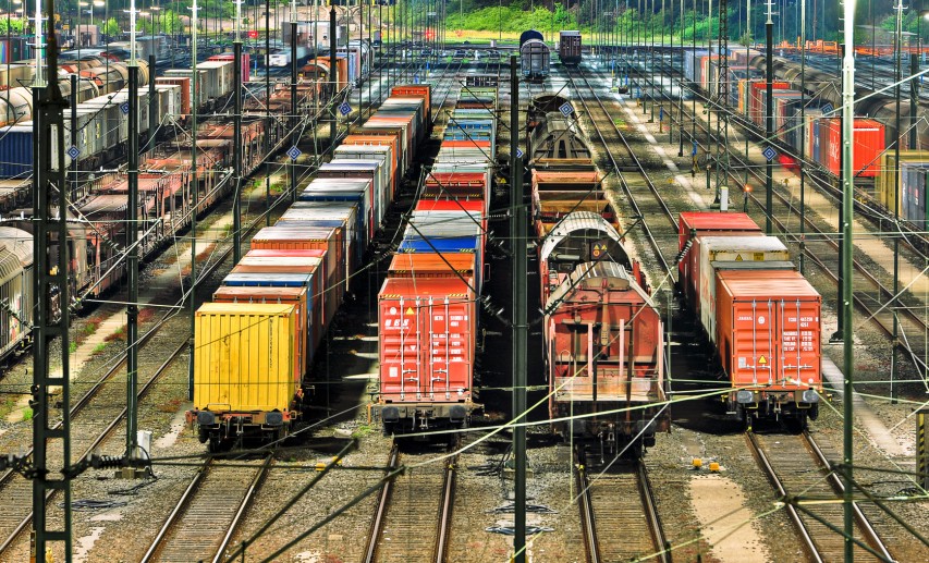 Aus Sicht des VCI muss der Schienengüterverkehr gestärkt und durch geeignete Maßnahmen attraktiv gemacht werden - sowohl gegenüber anderen Verkehrsträgern als auch im europäischen Umfeld. © (c) Marco2811 - Fotolia.com