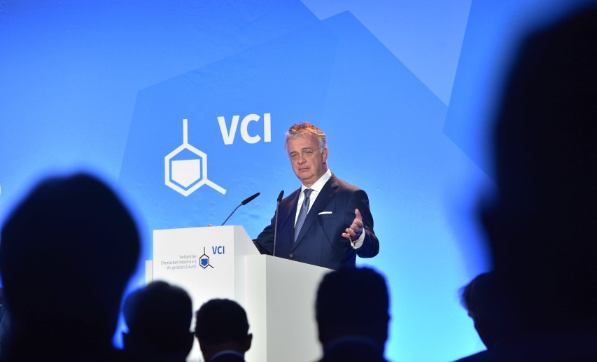 Der scheidende VCI-Präsident Christian Kullmann auf der letzten Mitgliederversammlung seiner Amtszeit.