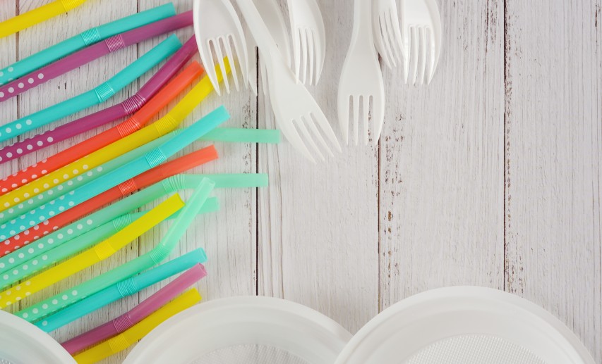 Abschied von mehreren Einwegkunststoffprodukten in Deutschland. © Anna/stock.adobe.com Abschied von mehreren Einwegkunststoffprodukten in Deutschland. © Anna/stock.adobe.com