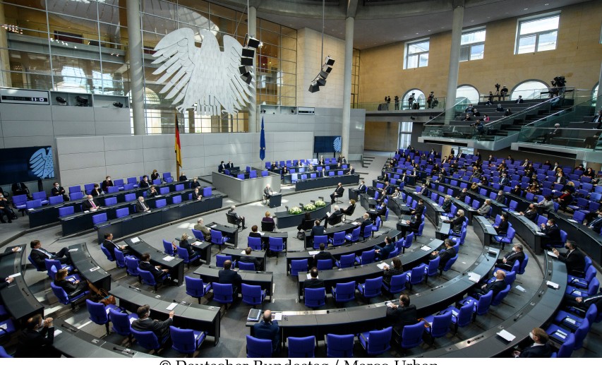 Für die Allianz für Lobbytransparenz gehört zu einem vorbildlichen Lobbyregistergesetz ein verbindlich vorgeschriebener exekutiver Fußabdruck des Gesetzgebungsverfahrens. - Bild: © Deutscher Bundestag / Marco Urban