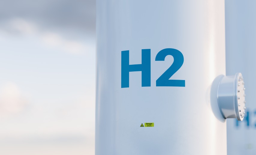 Der VCI hebt die Wichtigkeit von grünem Wasserstoff als Grundlage einer klimaneutralen Industrie hervor und kritisiert die Verteuerung der Wasserstofferzeugung im Zuge einer vom Bundestag verabschiedeten Umsetzungsverordnung des Erneuerbare-Energien-Gesetzes. © malp - stock.adobe.com Der VCI hebt die Wichtigkeit von grünem Wasserstoff als Grundlage einer klimaneutralen Industrie hervor und kritisiert die Verteuerung der Wasserstofferzeugung im Zuge einer vom Bundestag verabschiedeten Umsetzungsverordnung des Erneuerbare-Energien-Gesetzes. © malp - stock.adobe.com