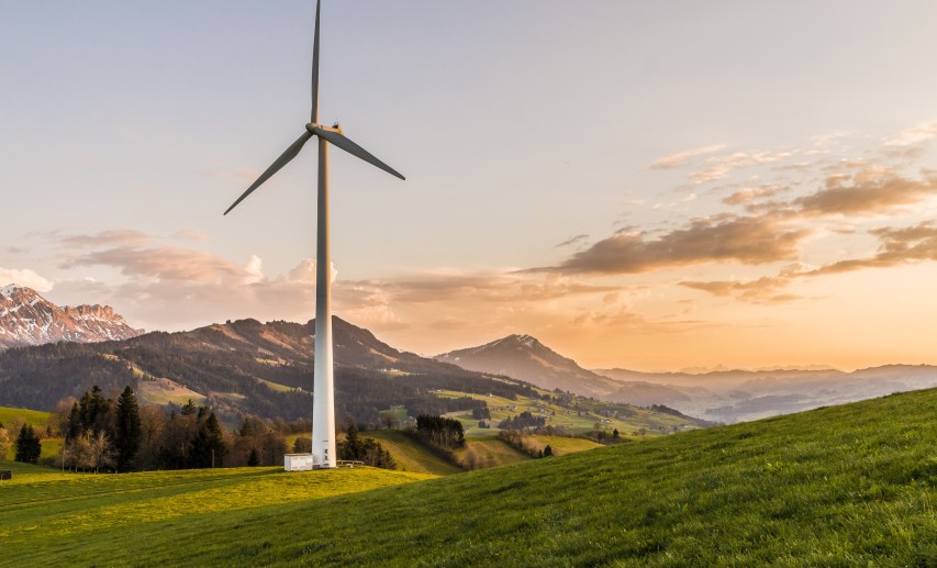 Kunststofffasern ermöglichen immer größere Rotorblätter von Windkrafträdern. © pixabay