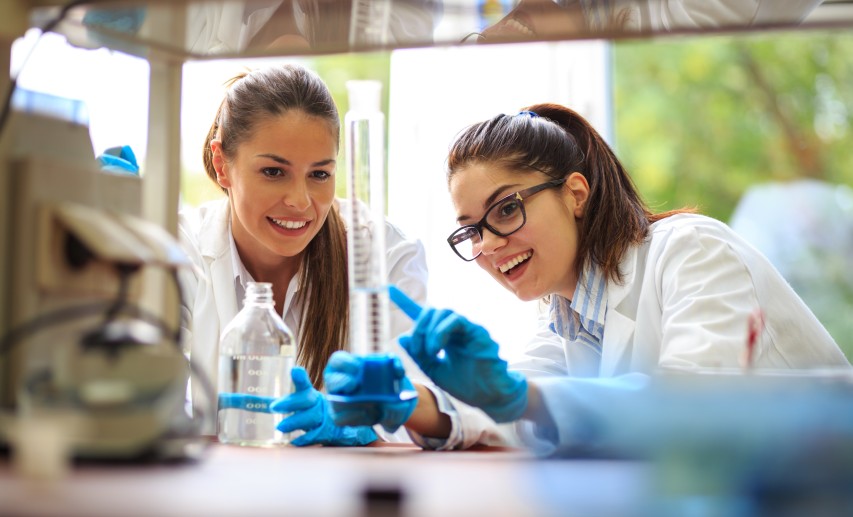 Die Transformation der Wirtschaft und der Erhalt von Arbeitsplätzen muss mit einer Forschungs- und Innovationsoffensive unterstützt werden. © SolisImages/stock.adobe.com Die Transformation der Wirtschaft und der Erhalt von Arbeitsplätzen muss mit einer Forschungs- und Innovationsoffensive unterstützt werden. © SolisImages/stock.adobe.com