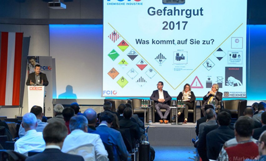 Rund 120 Teilnehmer folgten der Einladung des österreichischen Chemieverbandes zur Konferenz „Chemikalien sicher transportieren" in Wien, die mit Unterstützung durch VCI und Cefic durchgeführt wurde. - Foto: © Marko Kovic / FCIO