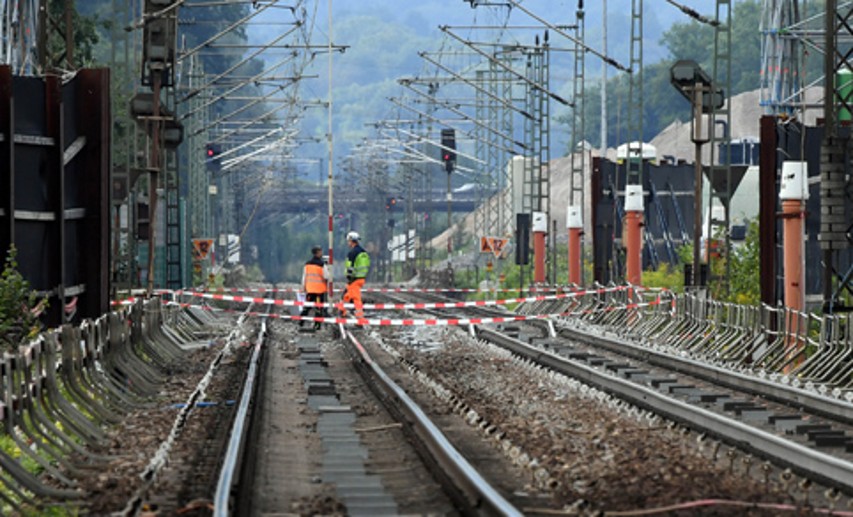 Sieben Wochen war die Rheintalbahn gesperrt: Sie ist eine der meistbefahrenen Verbindungen und eine der wichtigsten Gütertrassen in Deutschland. - Foto: © dpa