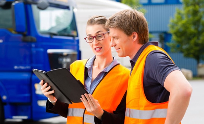 Elektronische Beförderungspapiere sind für Verlader, Absender, Beförderer und Lkw-Fahrer von Vorteil. - Foto: © Kzenon/stock.adobe.com Elektronische Beförderungspapiere sind für Verlader, Absender, Beförderer und Lkw-Fahrer von Vorteil. - Foto: © Kzenon/stock.adobe.com