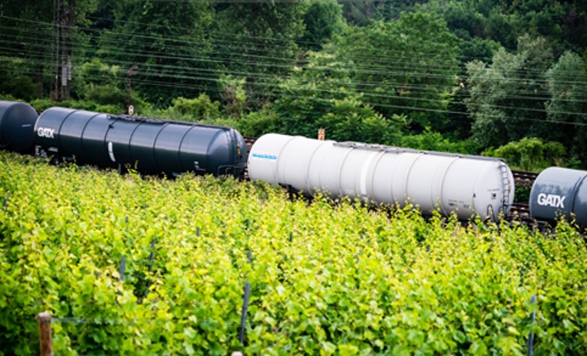 Die Umstellung von Lkw auf die Eisenbahn bei Transporten reduziert Emissionen. - Foto: © Hans F. Daniel Die Umstellung von Lkw auf die Eisenbahn bei Transporten reduziert Emissionen. - Foto: © Hans F. Daniel