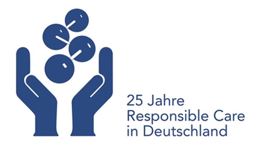 Responsible Care: Vor 25 Jahren gegründet und dem Leitbild der Nachhaltigkeit verpflichtet. Künftige Schwerpunkte der Initiative liegen in den Handlungsfeldern Produktverantwortung, Energieeffizienz und Ressourcenschonung, Wassernutzung und Security. - Logo: 