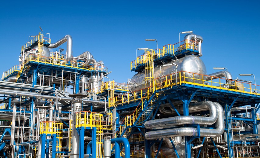 Wasserstoff kann in Anlagen der chemischen Industrie eine Gefahrenquelle sein. © Cobalt - stock.adobe.com
