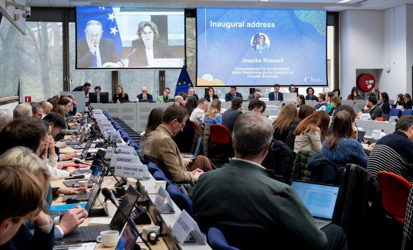 Erstes Treffen des Ökodesign-Forums der EU am 19. Februar 2025: Das Forum vereint derzeit fast 130 Mitglieder, darunter Vertreter der Mitgliedstaaten, der Industrie, von Nichtregierungsorganisationen und aus der Wissenschaft. Sie haben den Arbeitsplan zur Umsetzung der ESPR beraten, der am 16. April von der EU-Kommission angenommen wurde. © European Union, 2025 Erstes Treffen des Ökodesign-Forums der EU am 19. Februar 2025: Das Forum vereint derzeit fast 130 Mitglieder, darunter Vertreter der Mitgliedstaaten, der Industrie, von Nichtregierungsorganisationen und aus der Wissenschaft. Sie haben den Arbeitsplan zur Umsetzung der ESPR beraten, der am 16. April von der EU-Kommission angenommen wurde. © European Union, 2025