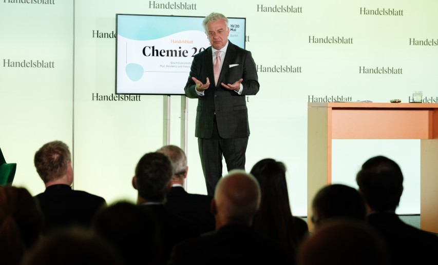 Christian Kullmann, CEO von Evonik Industries AG und Mitglied des VCI-Präsidiums. Er referierte zu Beginn des zweiten Konferenztags zum Thema: „Der Letzte macht das Licht aus? Zukunftswege für Europas Chemieindustrie.“