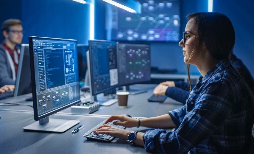 Öffentliche Daten können Forschung und Innovation unterstützen. Voraussetzung sind eine hohe Datenqualität und der Schutz sensibler Informationen. &copy; Gorodenkoff - stock.adobe.com