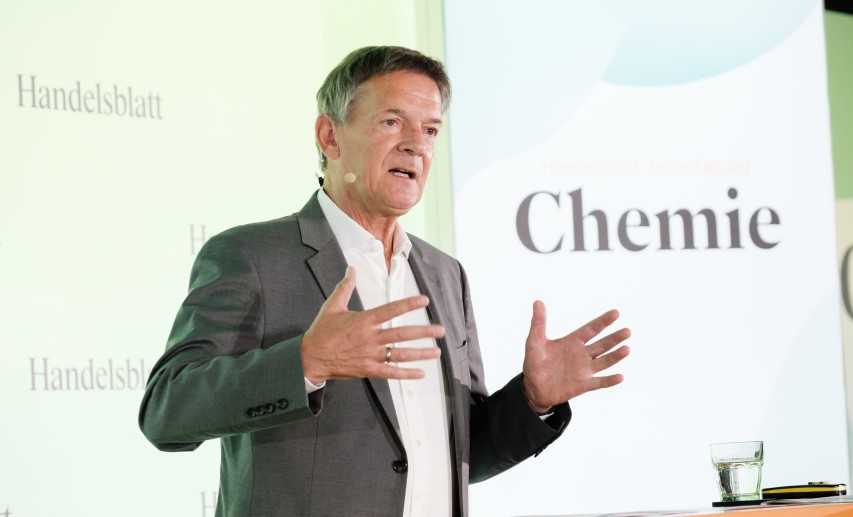 VCI-Hauptgeschäftsführer Wolfgang Große Entrup sprach die Keynote am ersten Tag der Handelsblatt Jahrestagung Chemie 2026. Sein Thema: „Neustart statt Feinschliff – Wie unser Standort krisenfest wird“