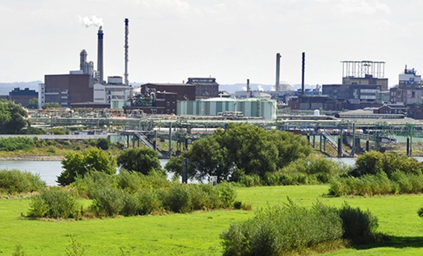 Mit den Responsible-Care-Leitlinien setzt die chemisch-pharmazeutische Industrie ein klares Zeichen für verantwortliches Handeln. © Tom Bayer / Fotolia