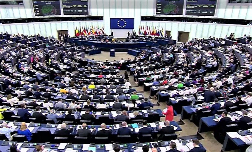 Am 12. Juli 2023 hat das Europäische Parlament über die Ökodesign-Richtlinie abgestimmt. Sie soll nachhaltige Produkte fördern. Der Entschluss des Parlaments bedroht den Beitrag von Chemikalien zur Nachhaltigkeit und schafft eine Parallelstruktur zur Regulierung über REACH. Nächster Schritt ist nun der Beginn des Trilogs. © European Union, 2023 Am 12. Juli 2023 hat das Europäische Parlament über die Ökodesign-Richtlinie abgestimmt. Sie soll nachhaltige Produkte fördern. Der Entschluss des Parlaments bedroht den Beitrag von Chemikalien zur Nachhaltigkeit und schafft eine Parallelstruktur zur Regulierung über REACH. Nächster Schritt ist nun der Beginn des Trilogs. © European Union, 2023