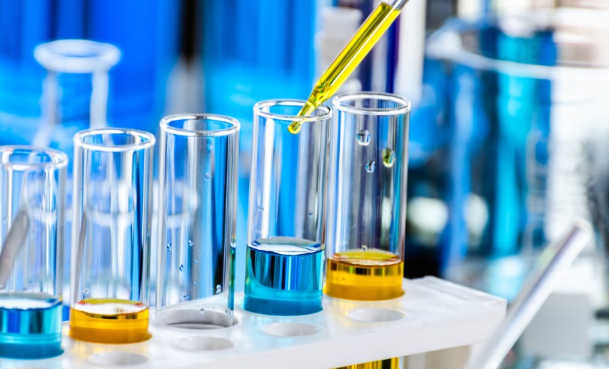 Die Umsetzung von Forschungsergebnissen in die industrielle Praxis wird derzeit noch nicht ausreichend gefördert, vor allem in der Chemie- und Pharmaindustrie. © slonme/stock.adobe.com