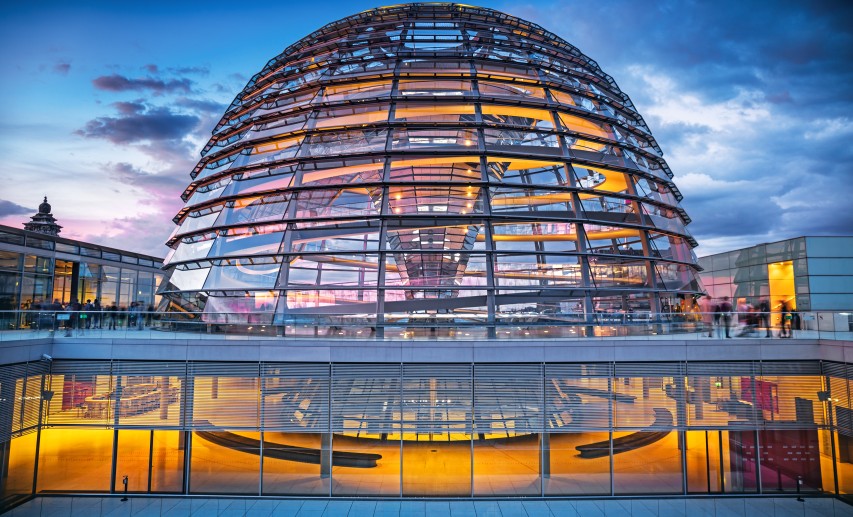Das reformierte Lobbyregistergesetz tritt zum 1. März 2024 in Kraft. Auf Interessenvertreter:innen auch in den Unternehmen kommt jetzt mehr Bürokratie zu, ohne dass die Transparenz in der politischen Interessenvertretung dadurch wirklich erhöht wird. © golovianko/adobe.stock.com Das reformierte Lobbyregistergesetz tritt zum 1. März 2024 in Kraft. Auf Interessenvertreter:innen auch in den Unternehmen kommt jetzt mehr Bürokratie zu, ohne dass die Transparenz in der politischen Interessenvertretung dadurch wirklich erhöht wird. © golovianko/adobe.stock.com