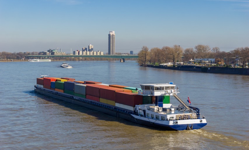 Die Empfehlungen der Beschleunigungskommission Mittelrhein stecken den richtigen Kurs ab, um an den Engstellen des Flusses für freie Fahrt zu sorgen. © Maglido-Photography/stock.adobe.com