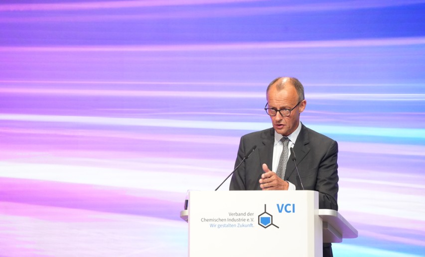 Der VCI wünscht dem Kanzler und seinen Kolleginnen und Kollegen im Kabinett für die kommenden Aufgaben viel Kraft, Ausdauer und Erfolg. Die Herausforderungen sind groß. Die Chancen auch. © VCI / Simone M. Neumann Der VCI wünscht dem Kanzler und seinen Kolleginnen und Kollegen im Kabinett für die kommenden Aufgaben viel Kraft, Ausdauer und Erfolg. Die Herausforderungen sind groß. Die Chancen auch. © VCI / Simone M. Neumann